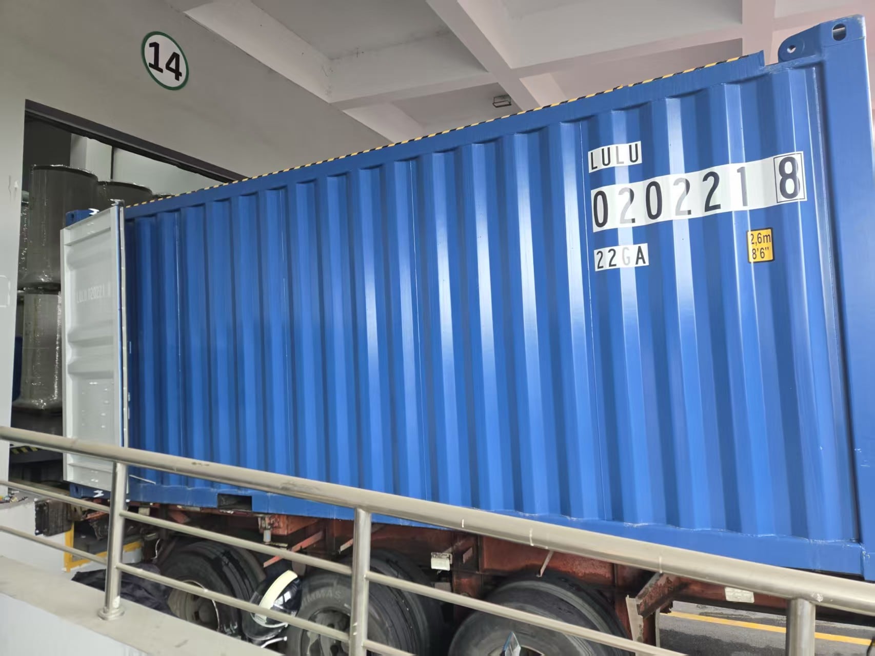 Container offshore carregado no centro de armazenagem da filial chinesa